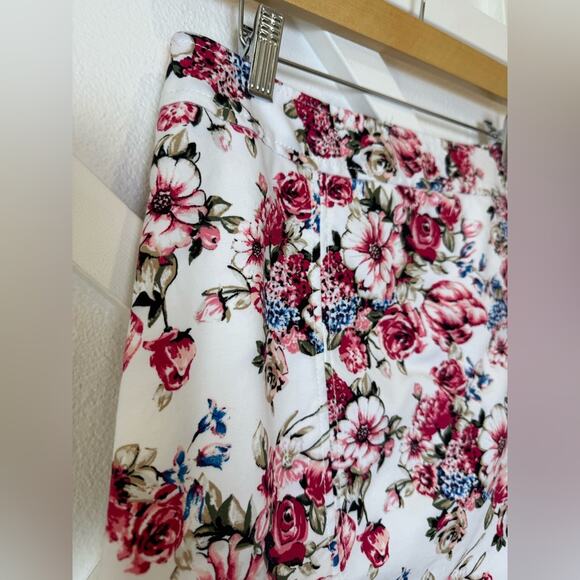 White House Black Market Pink Floral Size Zip Flared Skirt Size 10 - Picture 3 of 9